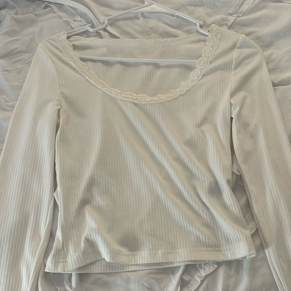 cropped lace ribbed white long sleeve top.